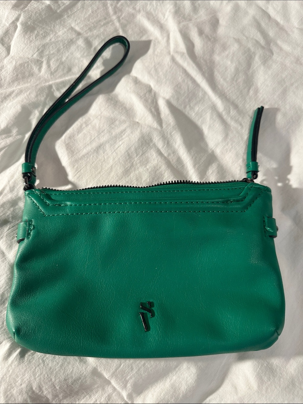 Simply Vera Vera Wang Green Leather Wristlet Clutch